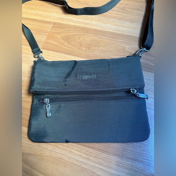Baggallini Gray Crossbody Bag - Picture 2 of 12